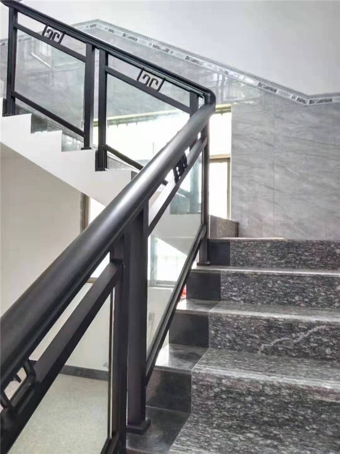 ���ݷ���